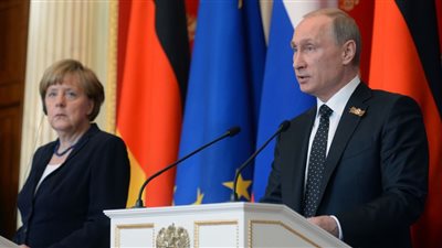 بوتين يبحث مع ميركل هجوم دوما الكيماوي هاتفيا