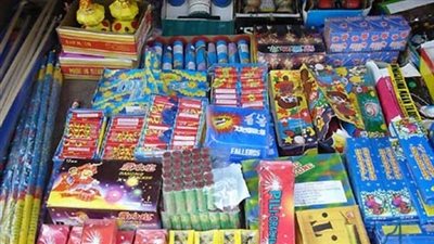 ضبط 300 قطعة ألعاب نارية و3 طبنجات صوت في حملة بالقليوبية