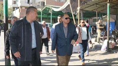 محافظ الفيوم يتفقد محطات الوقود ومواقف سيارات الأجرة