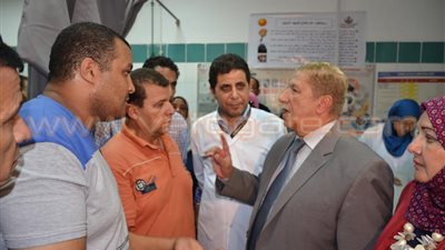بالصور.. محافظ الإسماعيلية يتفقد المستشفى العام