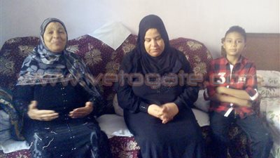 بالصور.. السيسي يلبي طلب «عجوز» بالمنيا ويهديها تأشيرة الحج