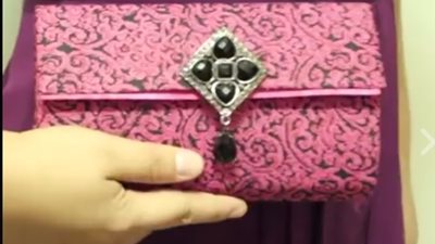 بالفيديو.. طريقة لتصميم حقيبة يد من علب الحليب