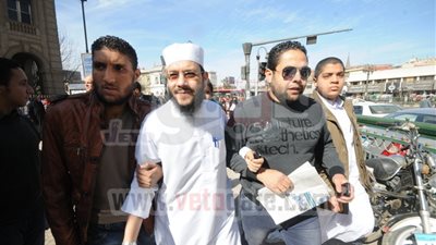 بالصور..وقفة أمام القضاء العالى تضامنا مع الشيخ 