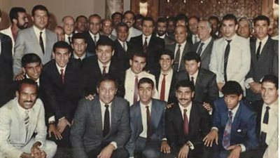 صورة نادرة لنجوم منتخب مصر بعد الصعود لكأس العالم 90