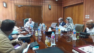 محافظ بورسعيد يلتقي قيادات التعليم لبحث استعدادات العام الدراسي