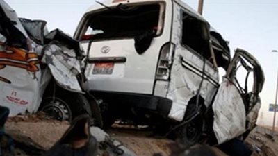 بالأسماء.. إصابة 11 شخصا بحادث تصادم سيارتين في قنا