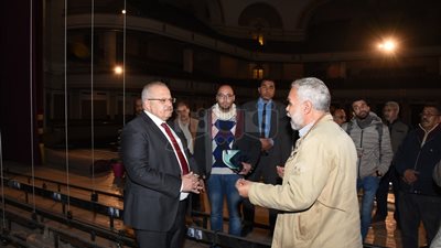 الخشت يتفقد أعمال تطوير مسرح قاعة الاحتفالات الكبرى بجامعة القاهرة