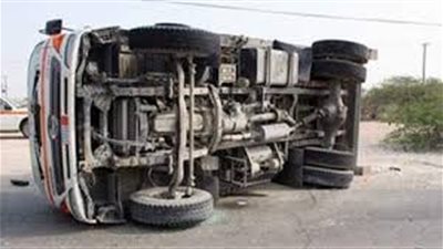 بالأسماء.. إصابة 14 عاملا في حادث انقلاب شرق الإسماعيلية