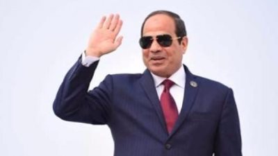 السيسي يصل مطار القاهرة عقب تسلم رئاسة الاتحاد الأفريقي