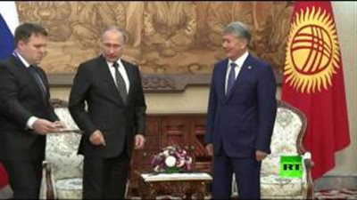 بالفيديو.. مراسم منح بوتين نظيره القيرغيزي وسام الأمير والقديس الروسي