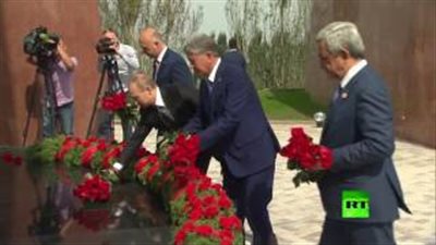 بالفيديو.. الرئيس الروسي يضع الزهور على النصب التذكاري لأحداث 1916