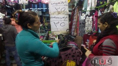 بالصور.. ارتفاع أسعار الملابس الصيفية في شبرا