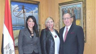 وزيرة السياحة تناقش استحداث قسم للتدريب بالجامعة الأمريكية