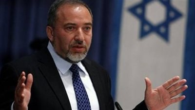 ليبرمان يهاجم نائبة الكونجرس إلهان عمر ويتهمها بمعاداة السامية