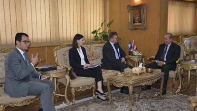 رئيس وفد الاتحاد الأوروبي لدى مصر يبحث دعم مدينة الأثاث بدمياط (صور)