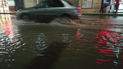 شوارع منطقة محطة الرمل بالإسكندرية تغرق في مياه الأمطار | صور