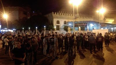 بالصور.. تجمع أهالي بورسعيد أمام مسجد مريم لمؤازرة حسام حسن