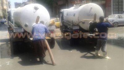 الجيزة تدفع بـ7 معدات لشفط مياه الصرف من شوارع «أندلس العمرانية»