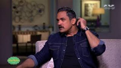 أمير كرارة: «نعكشت شعري عشان أخرج من دور الشاب الوسيم» (فيديو)