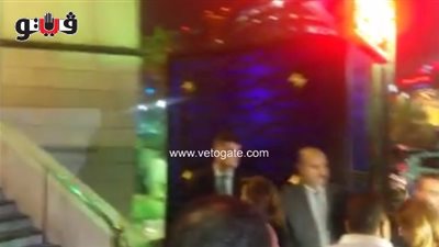 بالفيديو.. الجمال ومحمود سعد وإلهام شاهين بعزاء والدة ليلى علوي