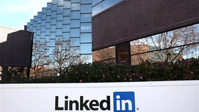 مايكروسوفت تساعد في إنشاء أول بث مباشر للفيديو في «LinkedIn»