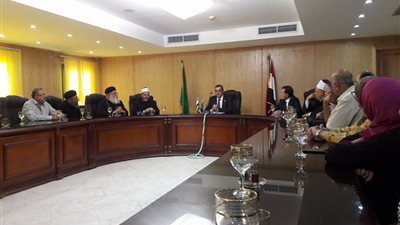 محافظ الفيوم يطالب بيت العائلة المصرية بنشر ثقافة قبول الآخر