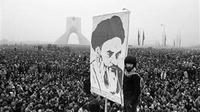 في الذكرى الـ40 للثورة.. النظام الإيراني مهدد من أصدقاء وأعداء الأمس