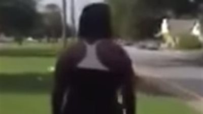 بالفيديو.. شاهد ماذا حدث لامرأة وصفت أخريات بالزنجيات