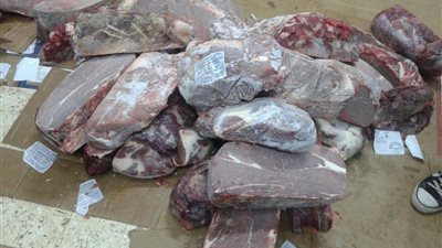 حبس مدير مطعم شهير بعد ضبط 250 كيلو لحوم فاسدة بالمهندسين