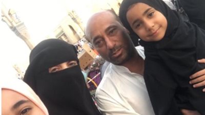 ياسر ريان ينشر صورته مع أسرته أثناء أداء العمرة