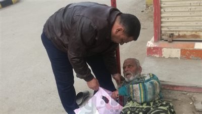 تضامن الغربية تنقذ مشردا بمحطة قطار طنطا وتنقله لدار مسنين (فيديو)