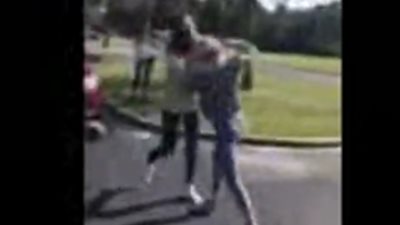 نهاية مروعة لفتاة تشاجرت مع أخرى (فيديو)