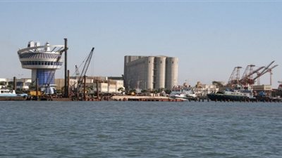 158 ألفا و36 طن حبوب وغلال في صومعة ميناء دمياط