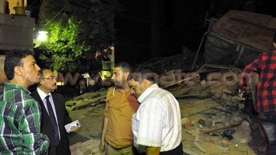 محافظ القليوبية يتفقد موقع انهيار عمارة سكنية بشبرا الخيمة