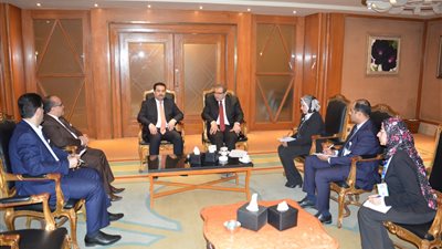 سعفان يطالب نظيره العراقي بتذليل العقبات في صرف معاشات المصريين