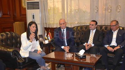 المشاط تناقش أزمات السياحة الثقافية بمحافظة الأقصر