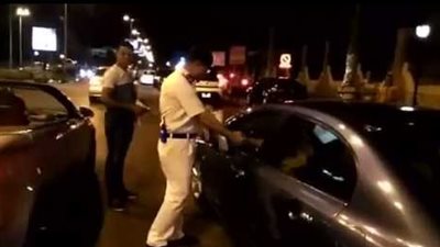 ضبط 876 مخالفة مرورية في مواقف الأجرة بشوارع قنا