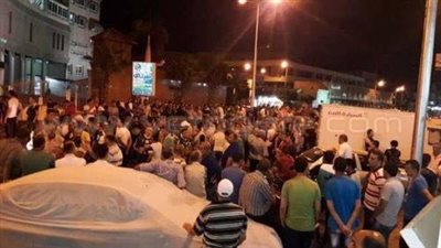 بالصور.. الأمن يطلق قنابل الغاز على مشجعي النادي المصري