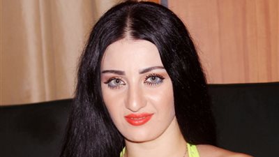 غدا.. صافيناز تشاهد «30 يوم في العز» مع جمهورها بوسط البلد