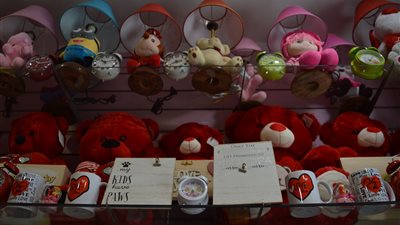 «تجارية القاهرة»: أسعار هدايا عيد الحب تبدأ من 50 جنيها إلى 700