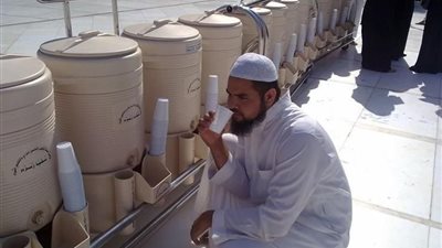 باحثة شهيرة: ماء زمزم يضر مرضى السرطان.. والصحة السعودية ترد