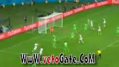 بالفيديو.. حارس الجزائر يمنع هدفا محققا لألمانيا مع بداية الشوط الثاني