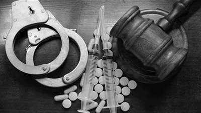 الفرق بين عقوبتي تعاطي المواد المخدرة والاتجار في القانون