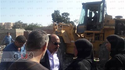 بالصور.. محافظ بورسعيد: بدء إزالة العشوائيات خلف القنال الداخلي