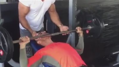 على طريقة عمرو دياب: أحمد عز يرد على زينة بفيديو