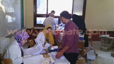 بالفيديو والصور.. قوافل طبية لتعويض نقص الأخصائيين بالفيوم
