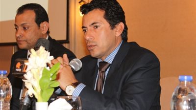 وزير الرياضة يكشف موقف عودة الجماهير.. وسر زيارته للأندية الشعبية