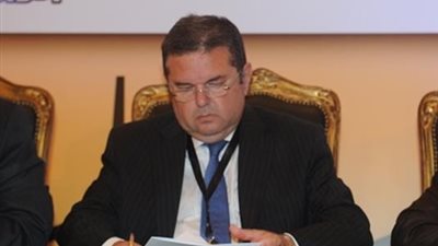 «قطاع الأعمال» تحدد قواعد التصرف في مساهمات الشركات القابضة