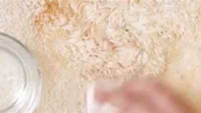 أسهل طريقة لتنظيف بقع السجاد دون الحاجة لغسله (فيديو)