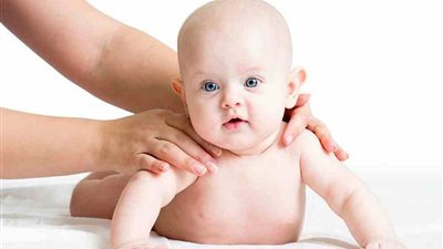 3 مخاطر لبودرة التلك والبرفانات على طفلك.. احذريها